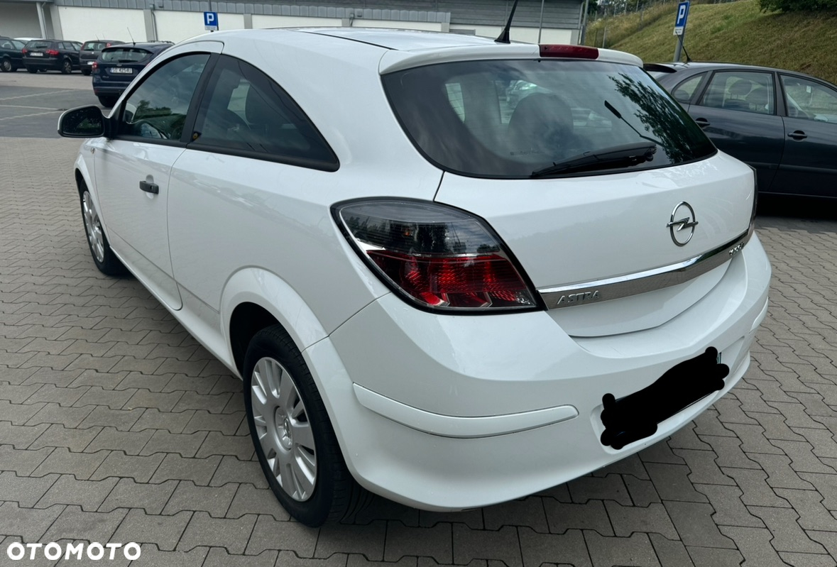 Opel Astra III GTC 1.4 Cosmo - 2