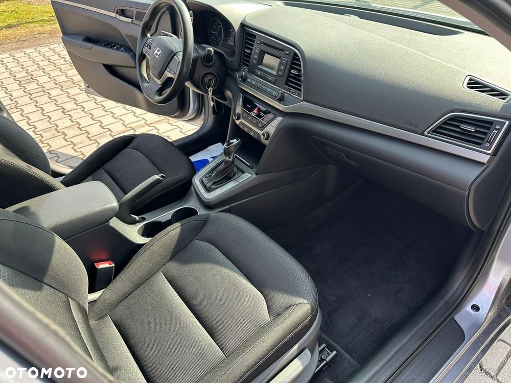Hyundai Elantra - 9