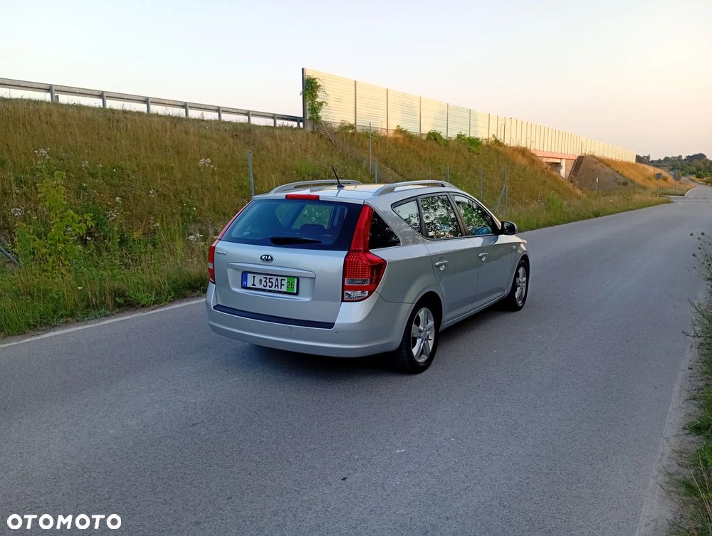 Kia Ceed - 11