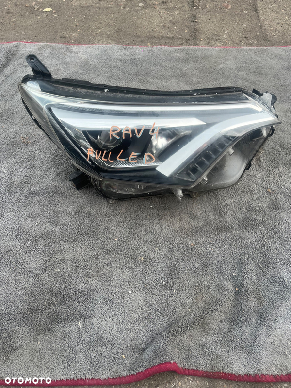 Lampa Prawy przód Toyota Rav 4 IV full led