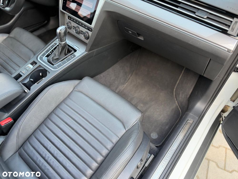 Volkswagen Passat Alltrack 2.0 TDI SCR 4Motion DSG - 33