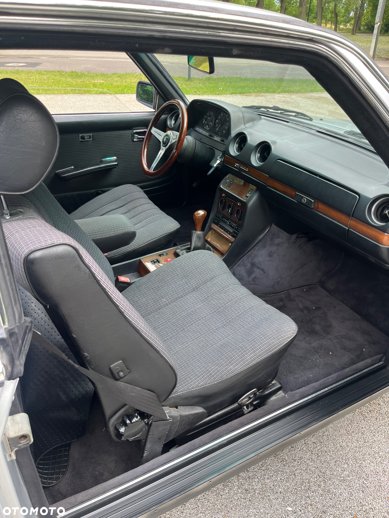 Mercedes-Benz W123 - 11