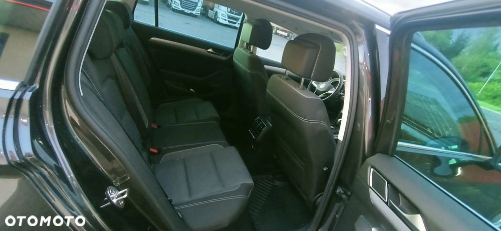 Volkswagen Passat - 32