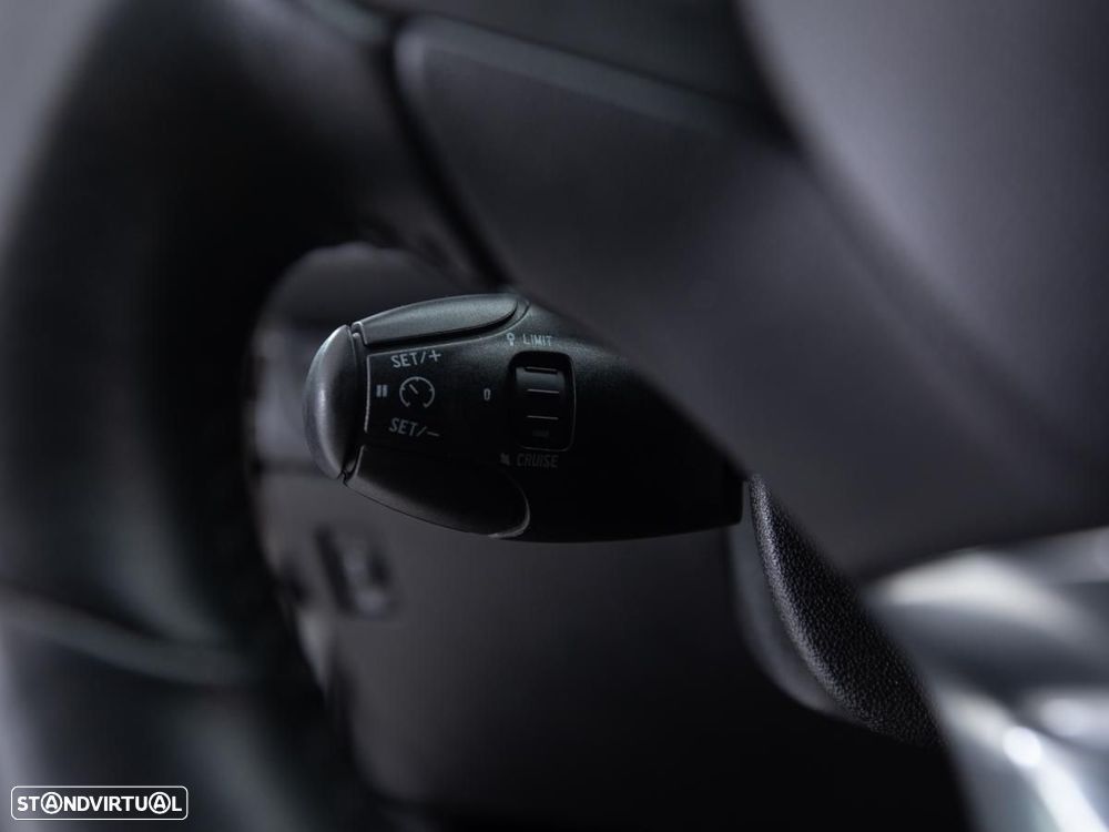 Peugeot 208 - 12