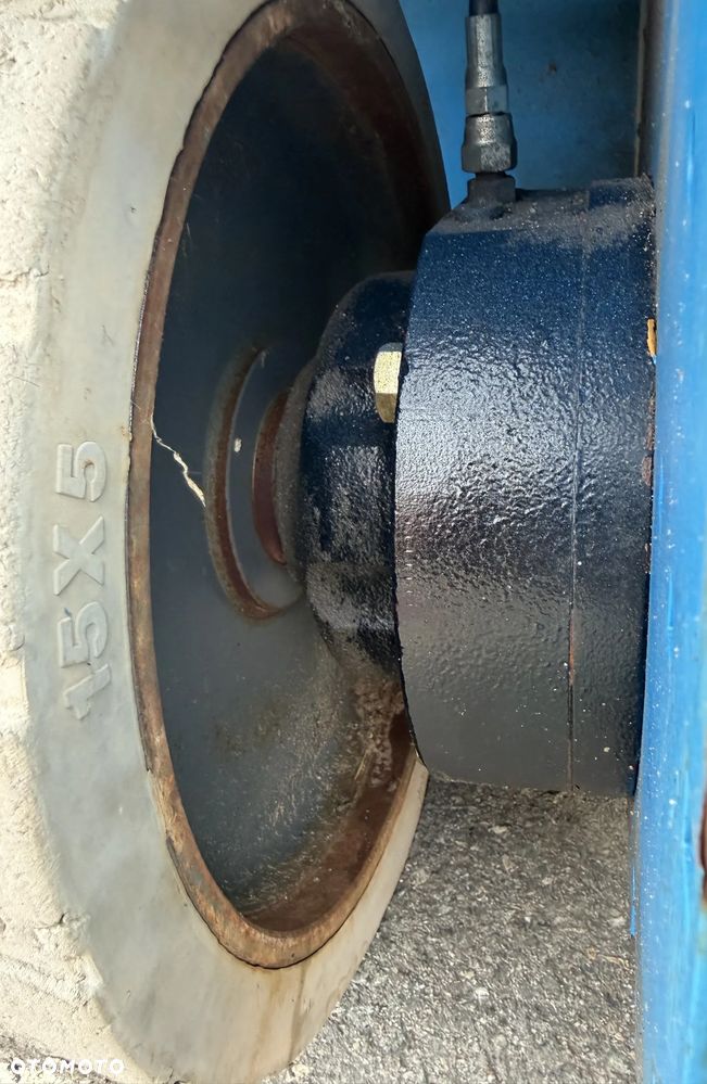 Genie GS-4047. Zwyżka Platforma Nożycowa 14 metrów wysokość robocza. Podnośnik przywieziony z Norwegii praktycznie zerowe zużycie. Pracował w urzędzie komunalnym 1 raz w roku okres świąteczny! Udzwig 380 kg. Rozsuwany Balkon. Sterowanie góra dół. Akumlatory w świetnej kondycji z 2024 roku. Wielka Okazja! - 29
