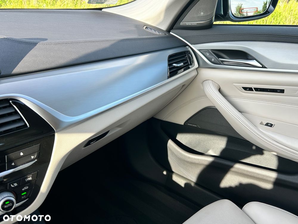 BMW Seria 5 530i xDrive Sport Line sport - 19