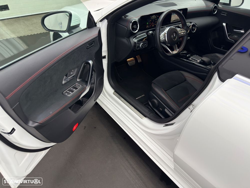 Mercedes-Benz CLA 250 e Shooting Brake AMG Line - 13