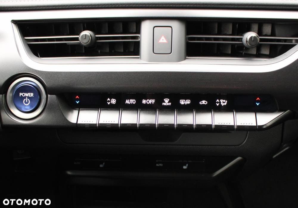 Lexus UX - 31