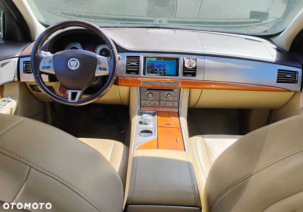 Jaguar XF - 7