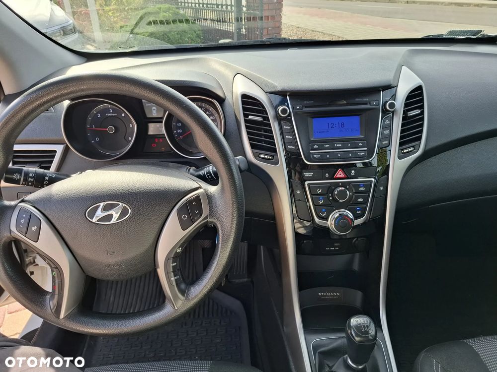 Hyundai i30 blue Kombi 1.6 CRDi Classic - 13