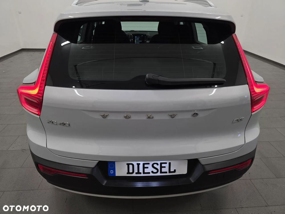 Volvo XC 40 D3 SCR R-Design - 36