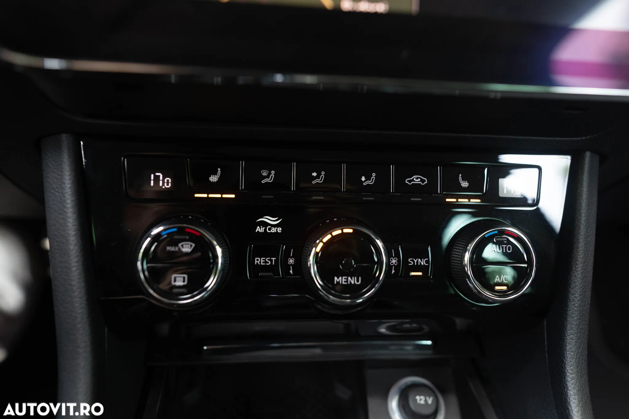 Skoda Superb Combi 2.0 TDI 4X4 DSG Scout - 20