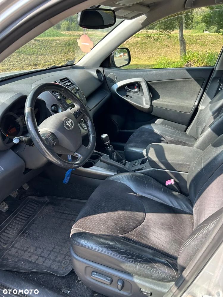 Toyota RAV4 2.2 D-4D Premium - 9