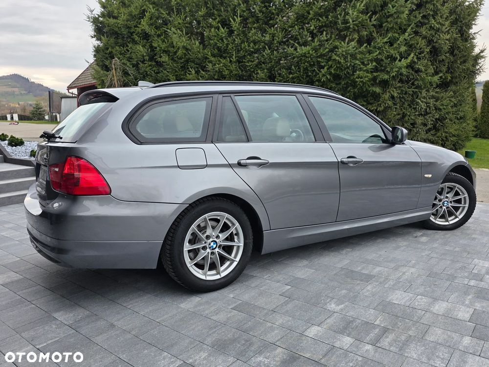BMW Seria 3 320d xDrive - 11