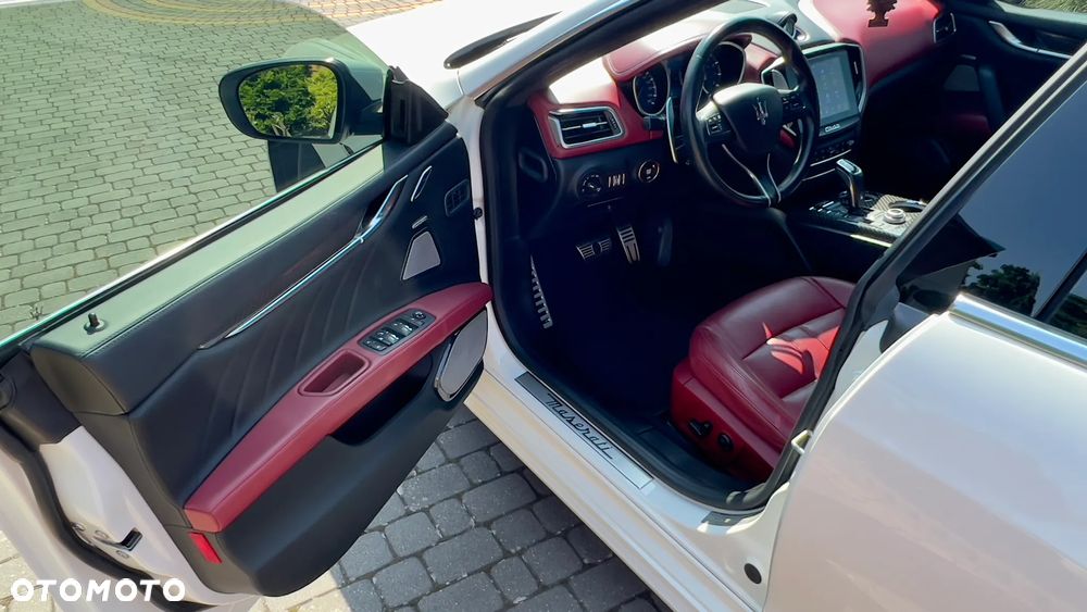 Maserati Ghibli S GranSport - 18