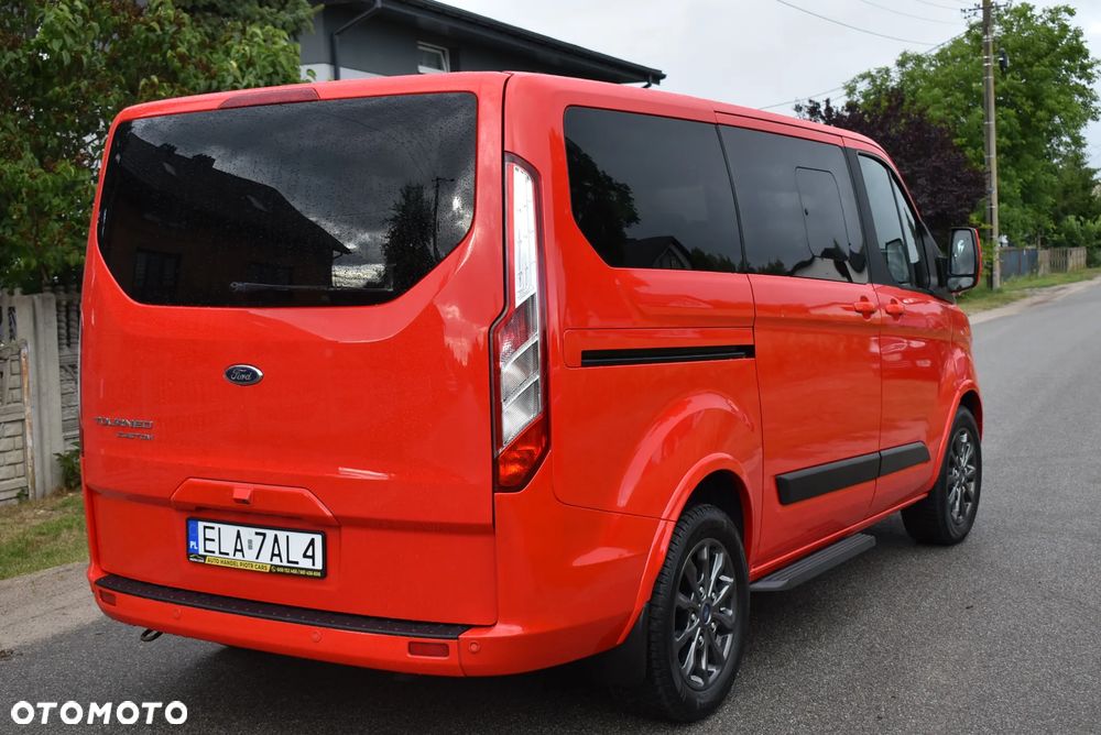Ford Tourneo Custom - 11