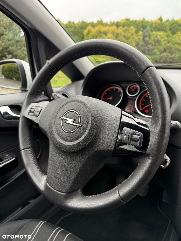 Opel Corsa 1.4 16V Cosmo - 35