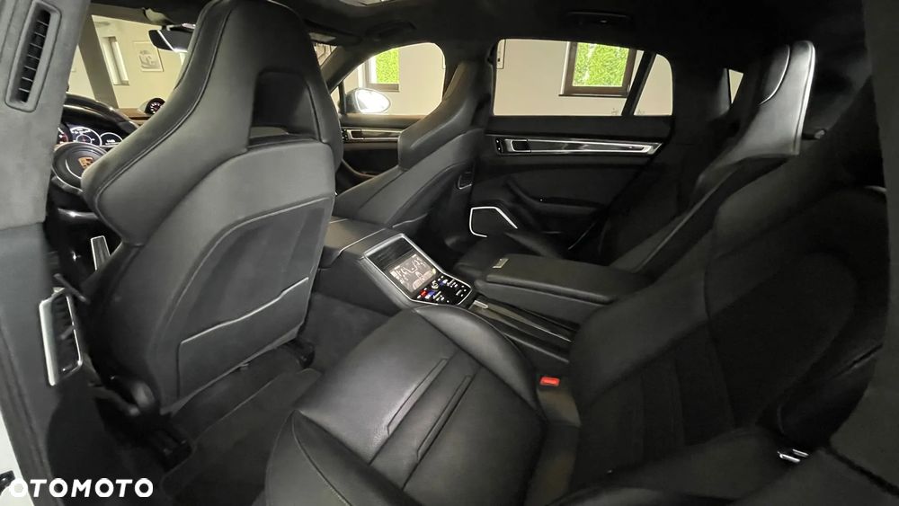 Porsche Panamera 4S Executive - 17