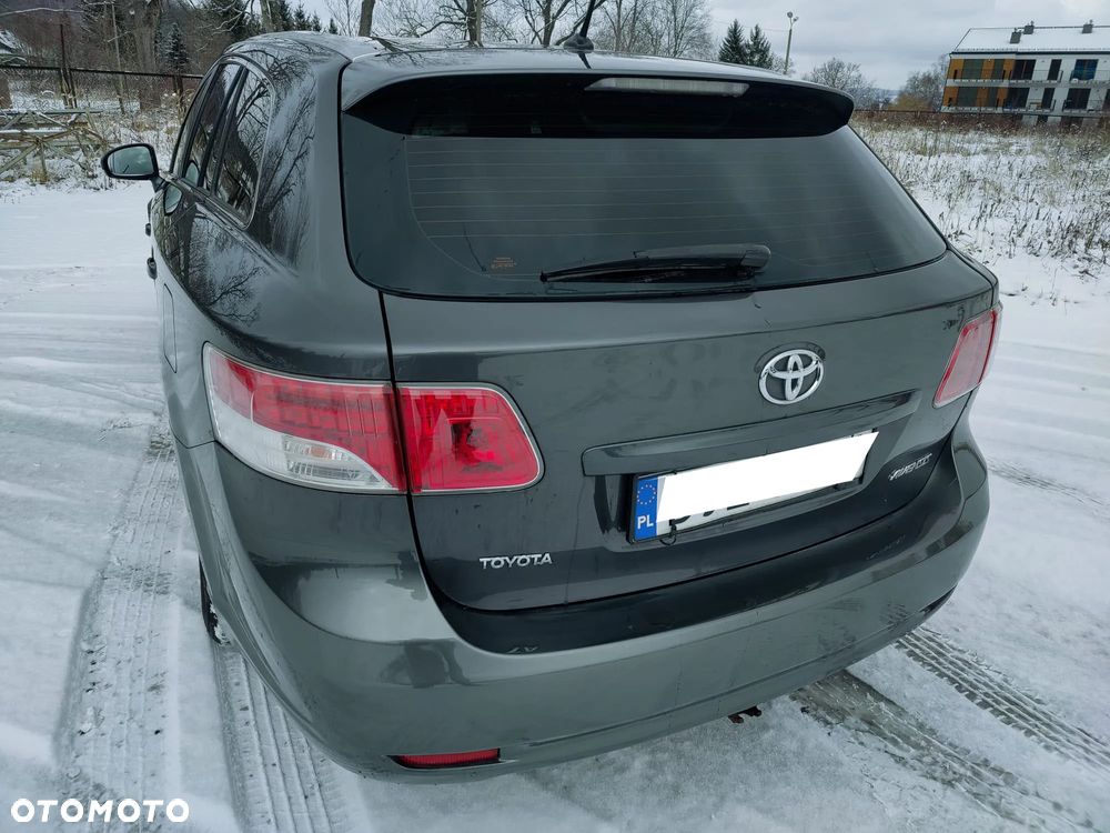 Toyota Avensis - 12