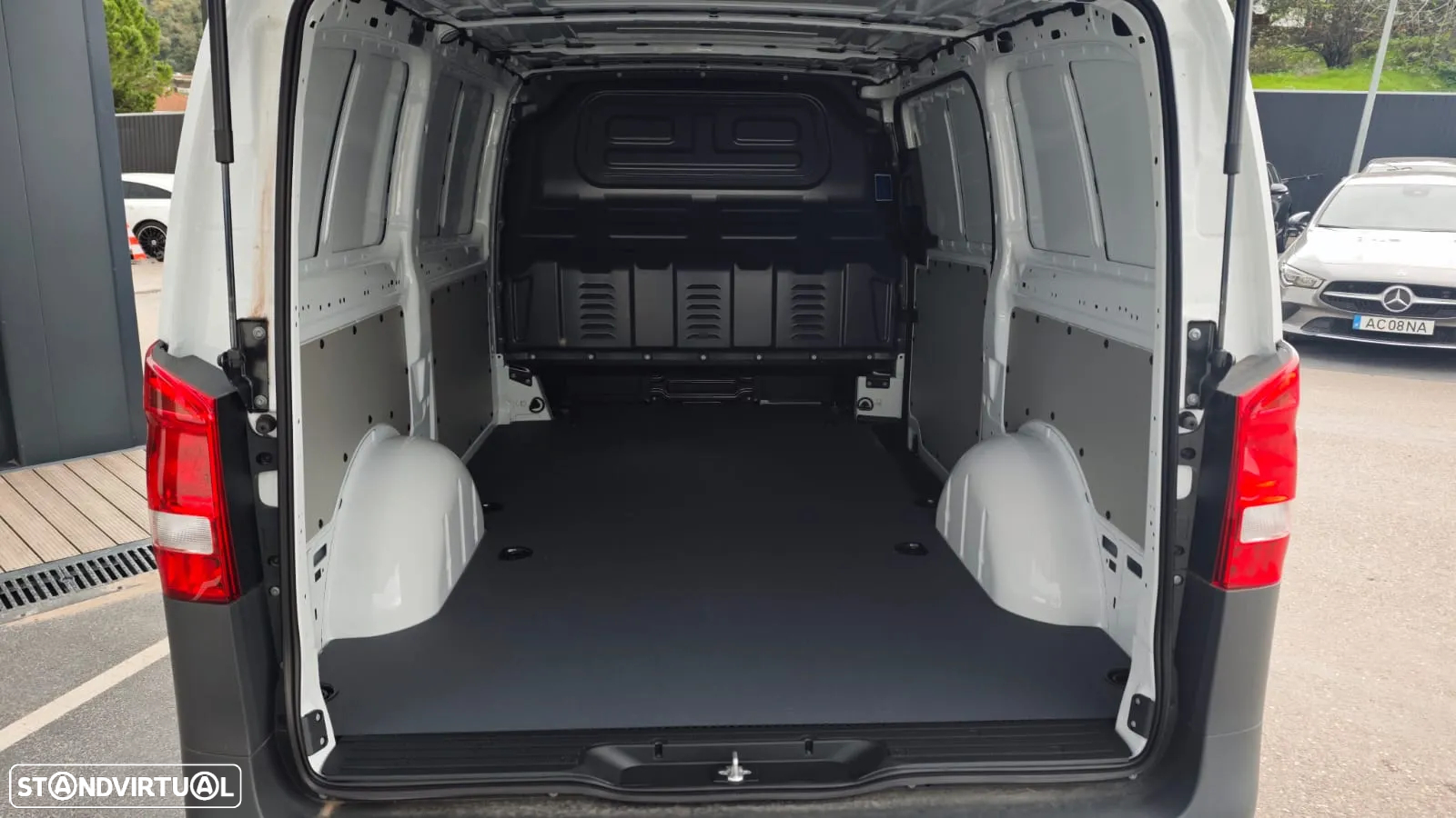 Mercedes-Benz Vito 114 Furgão Standard - 6