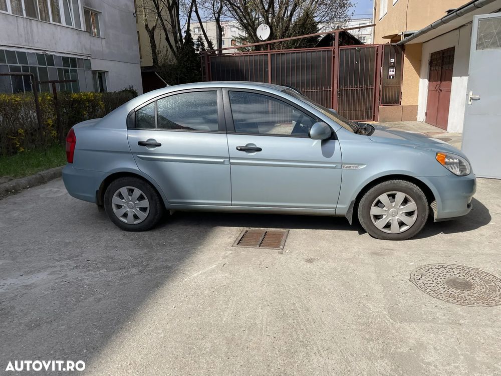 Hyundai Accent - 1