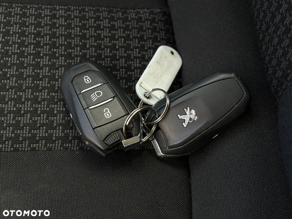 Peugeot 5008 1.2 PureTech Active S&S EAT8 - 38