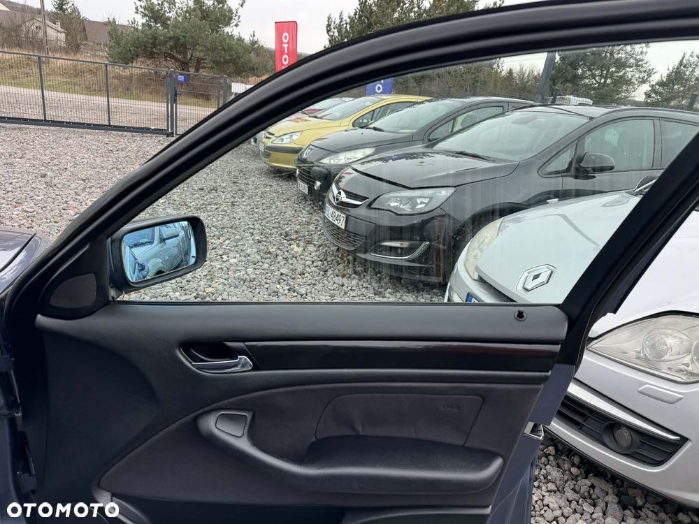 BMW Seria 3 318i - 13