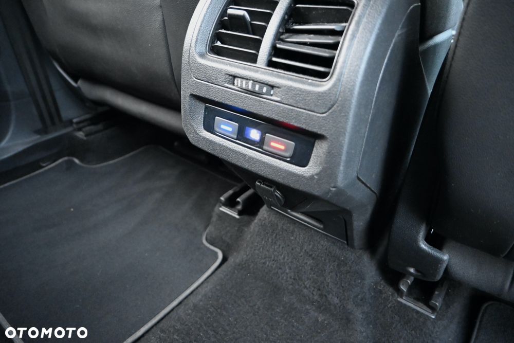 Volkswagen Touran 1.6 TDI SCR (BlueMotion Technology) DSG Comfortline - 29