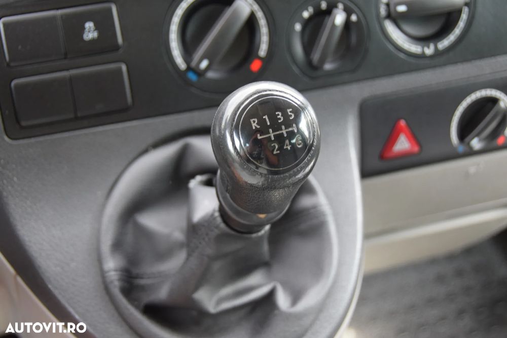 Volkswagen Caravelle - 6