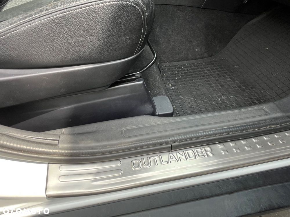 Mitsubishi Outlander 2.0 Instyle Navi 4WD CVT - 18