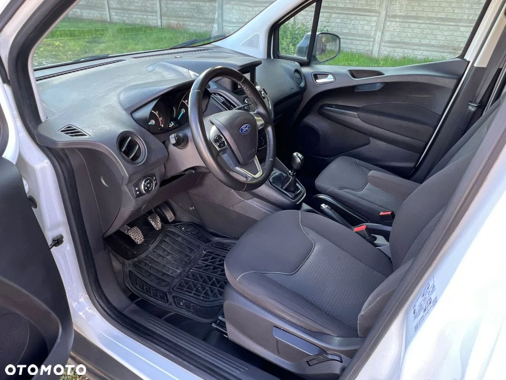 Ford Transit Courier - 21