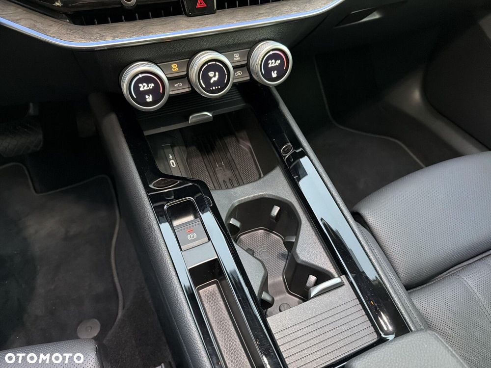 Skoda Superb 2.0 TDI SCR 4x4 L&K DSG - 14