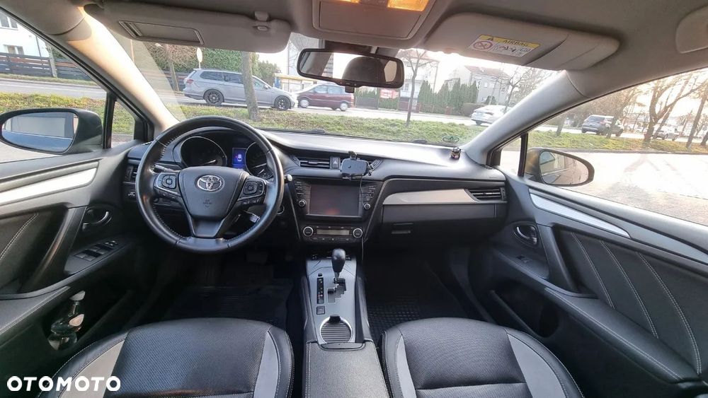 Toyota Avensis 2.0 Premium MS - 11