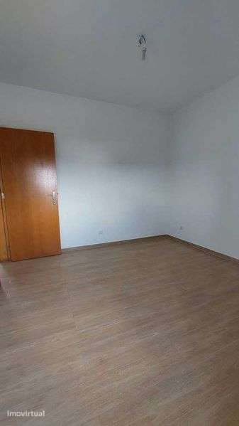 T2 como novo com entrada independente na zona de Pêro Pinheiro/Sintra - Grande imagem: 5/6