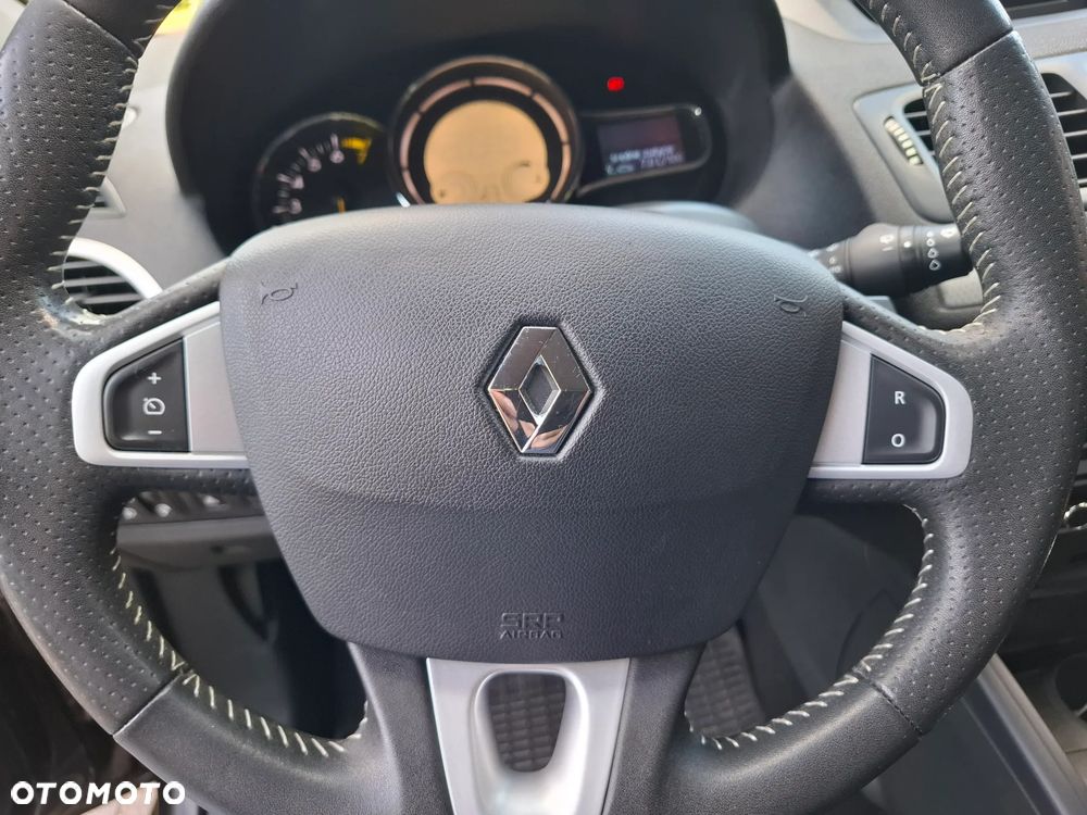 Renault Megane TCe 130 Paris - 32
