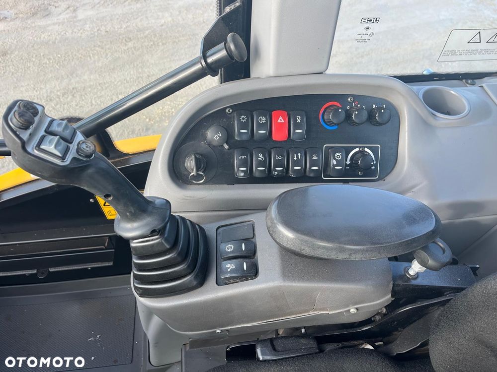 JCB TM420 T4F - 9