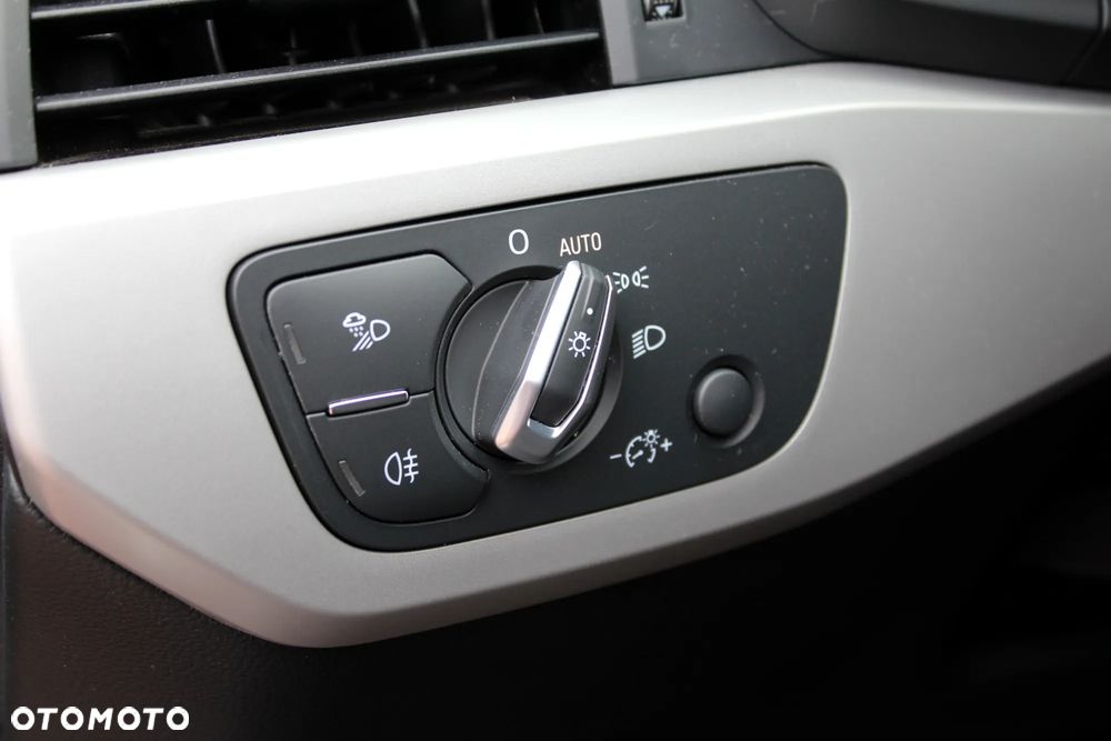 Audi A4 Limousine 35 TFSI mHEV Advanced S tronic - 17