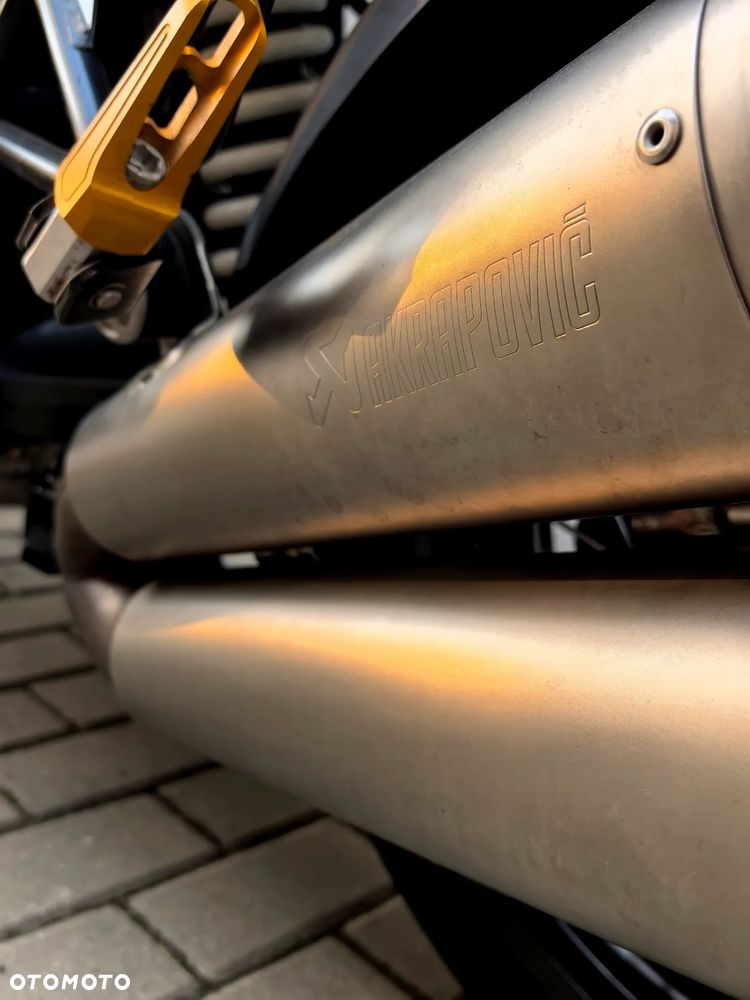 BMW R - 9