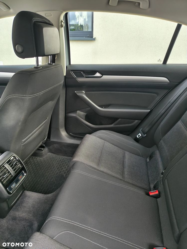 Volkswagen Passat - 11