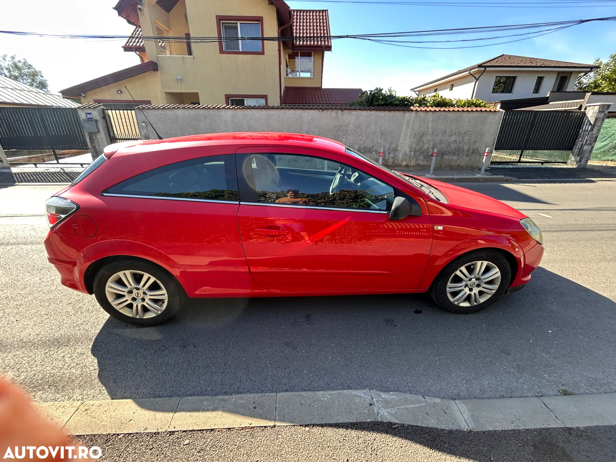 Opel Astra GTC 1.6 Sport - 4