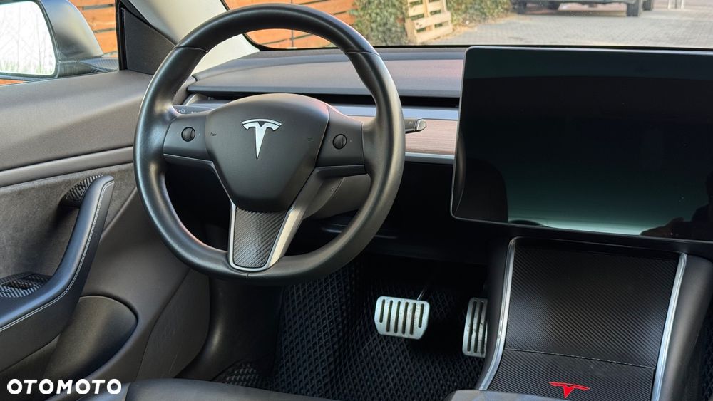 Tesla Model 3 - 12