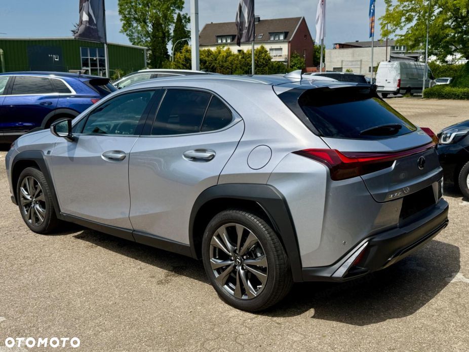 Lexus UX - 3