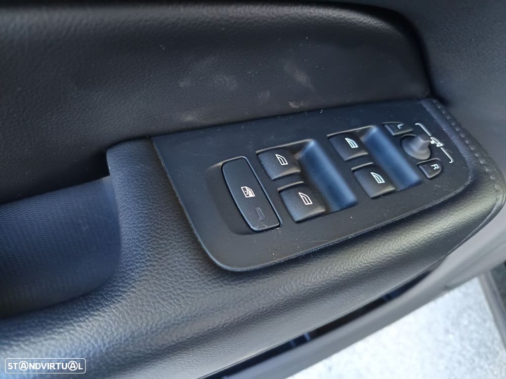 Volvo XC 60 2.0 B4 Momentum Plus Geartronic - 39
