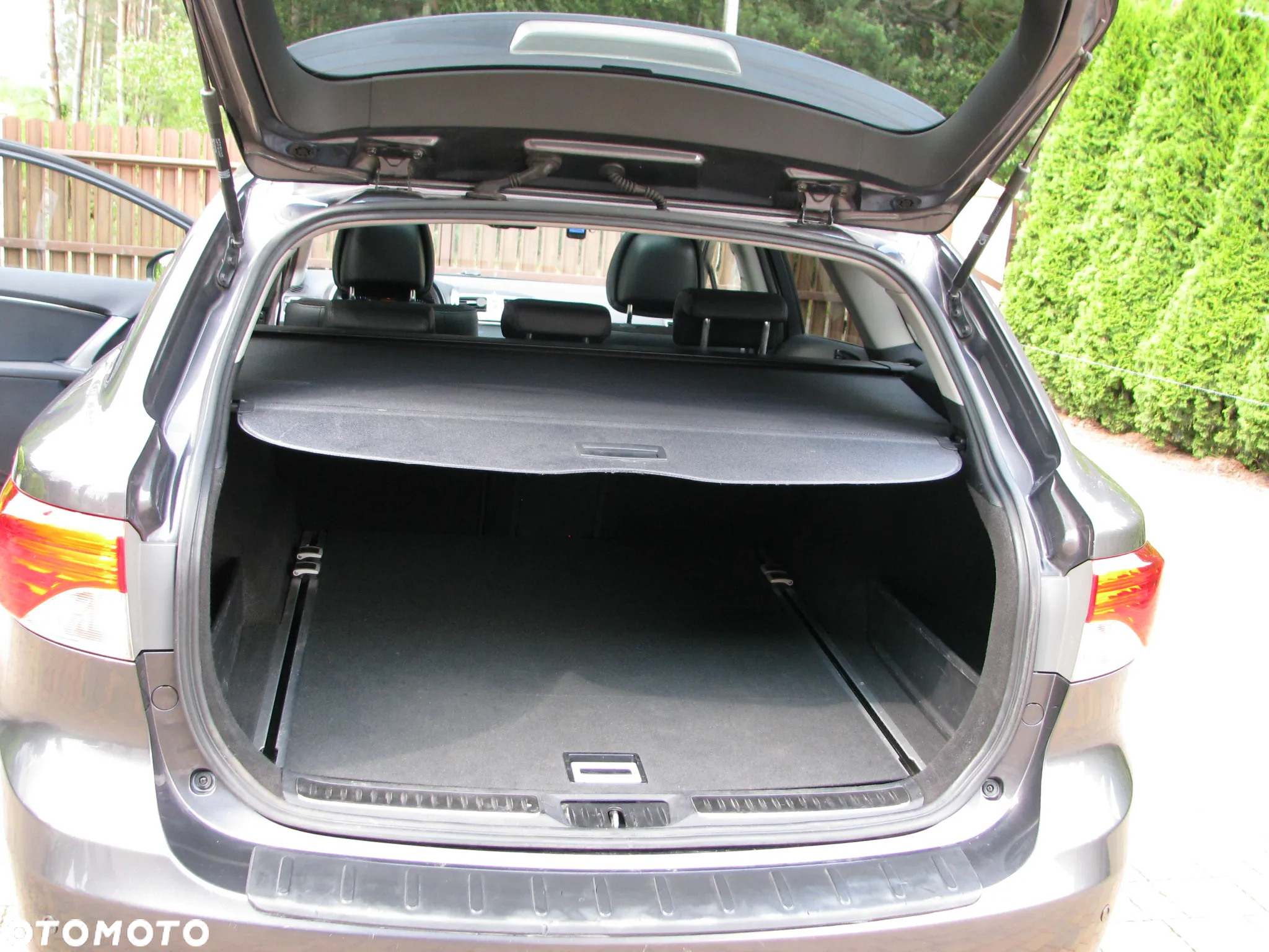 Toyota Avensis Combi 2.0 D-4D Executive - 25