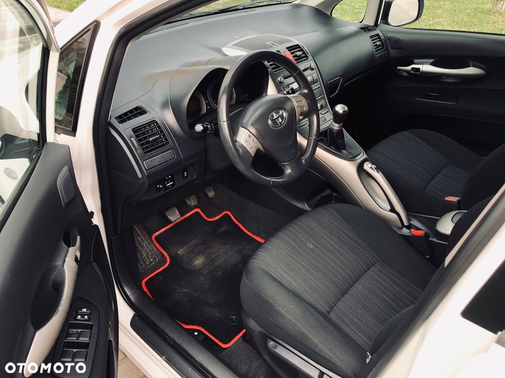 Toyota Auris 1.6 VVT-i Terra - 10