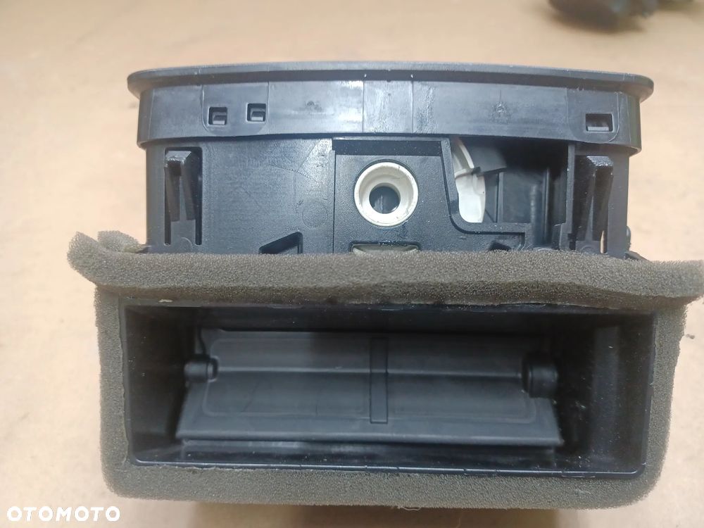 KRATKA NAWIEWU TYŁ KUGA MK2 LIFT AM51R043D38 - 2