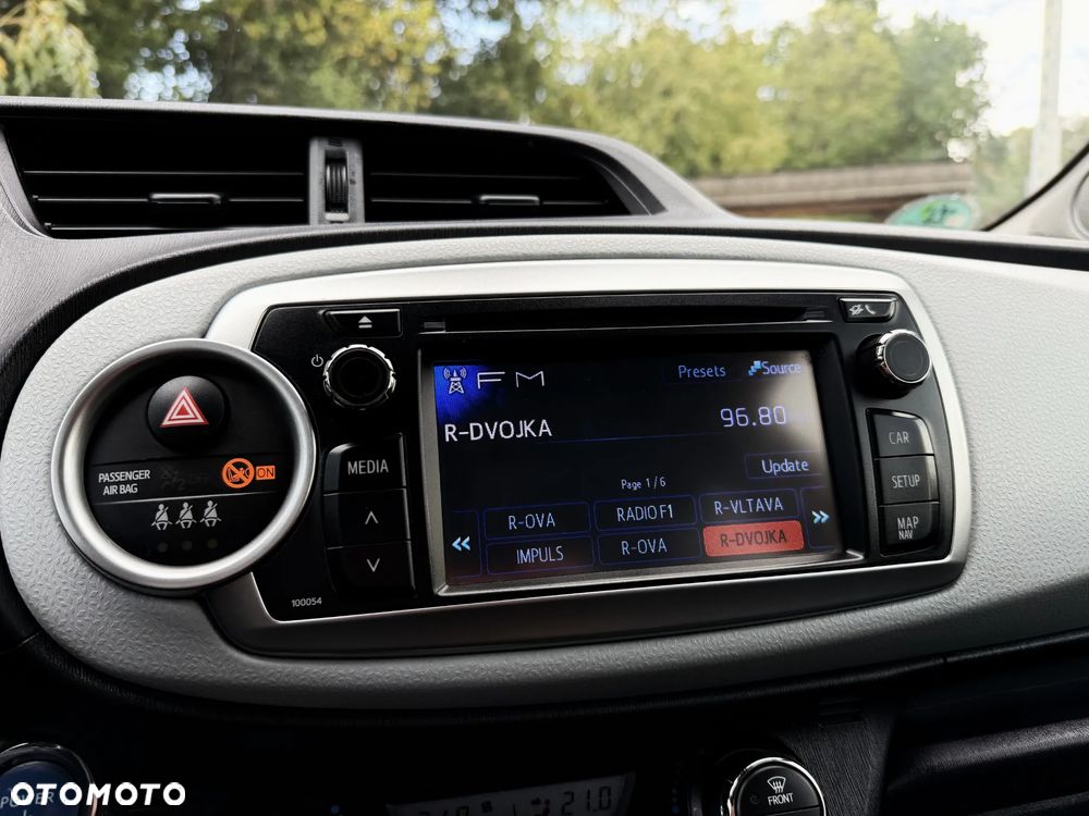 Toyota Yaris Hybrid 100 Premium - 28