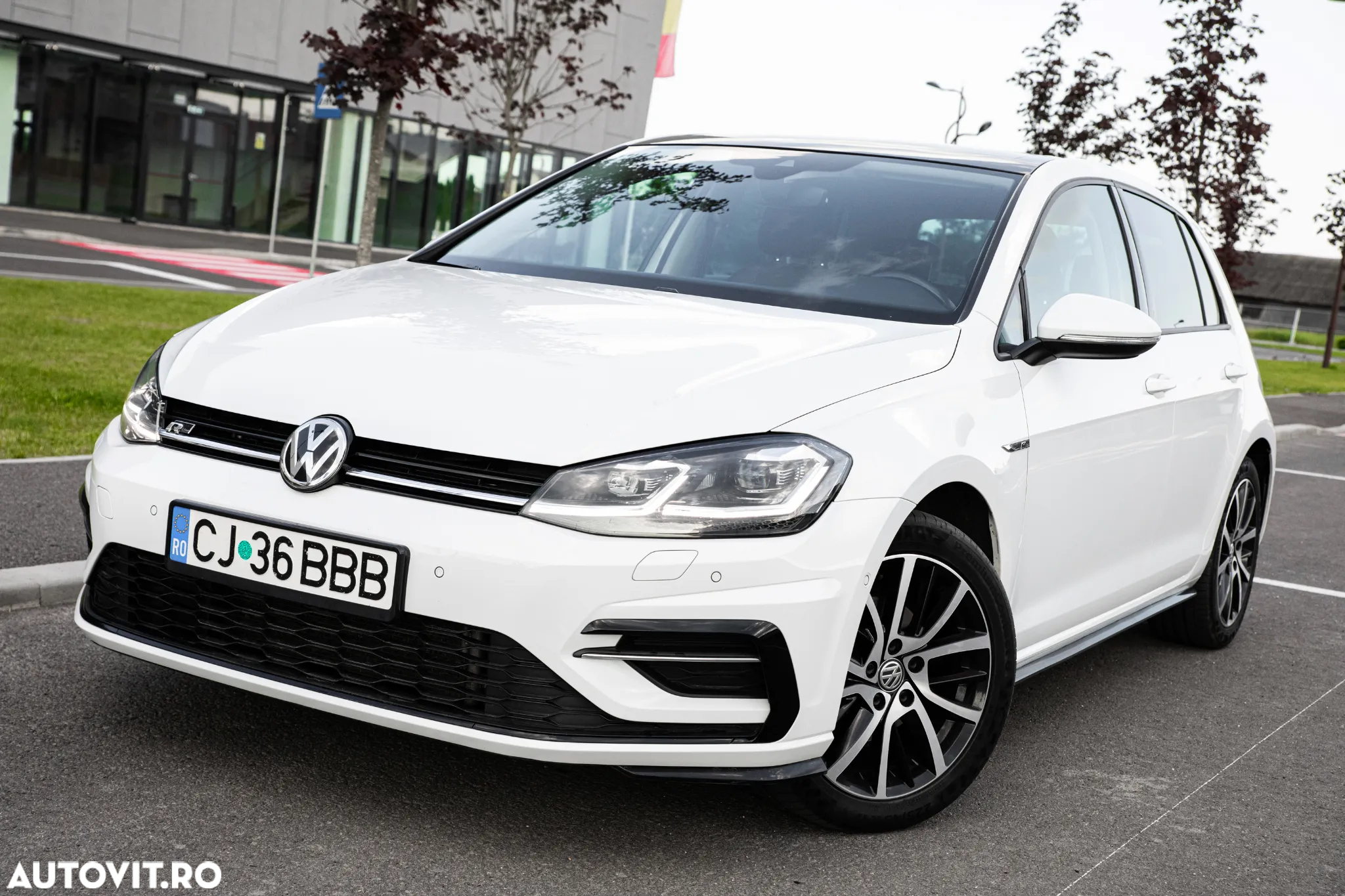 Volkswagen Golf 2.0 TDI Highline - 37