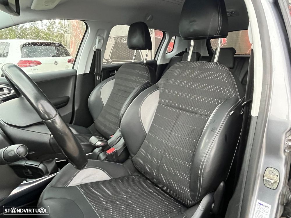 Peugeot 2008 1.6 e-HDi Allure - 15