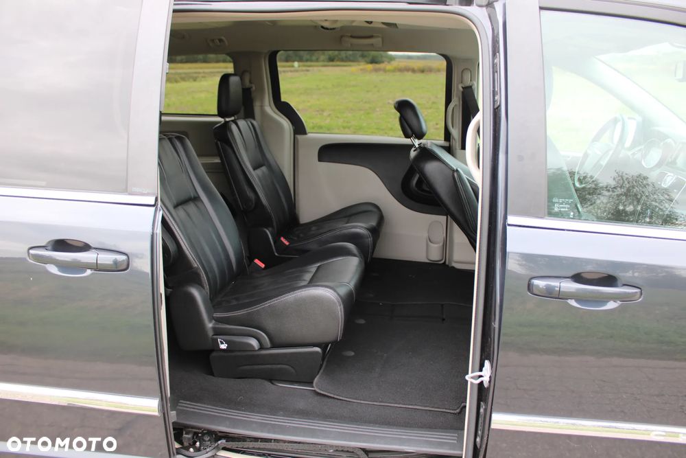 Chrysler Town & Country 3.6 Limited - 12